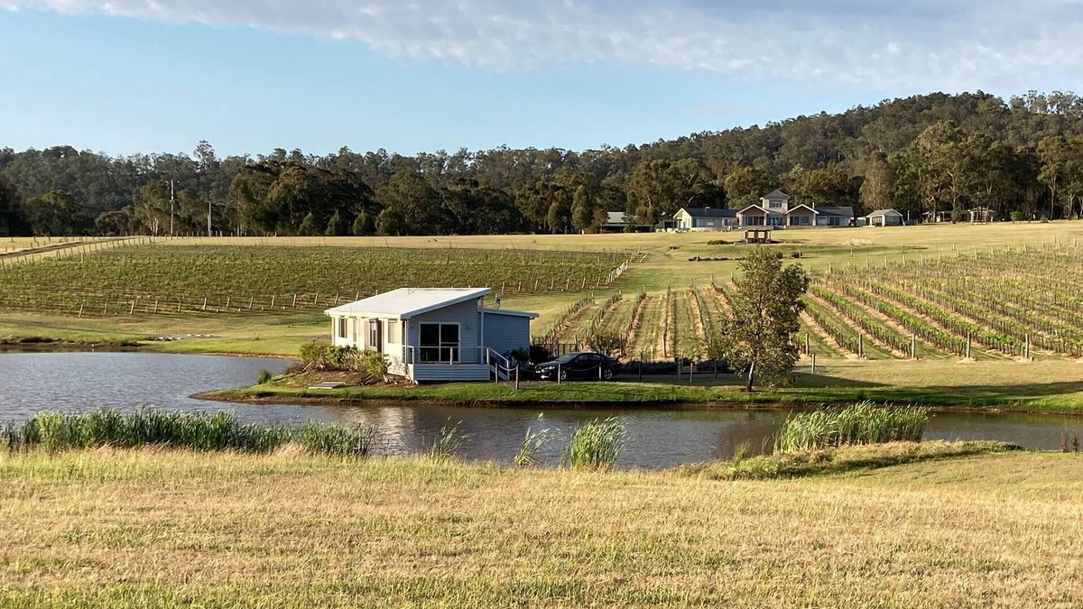 Lovedale House | Romantic lakehouse set in a private vineyard in the Hunter Valley