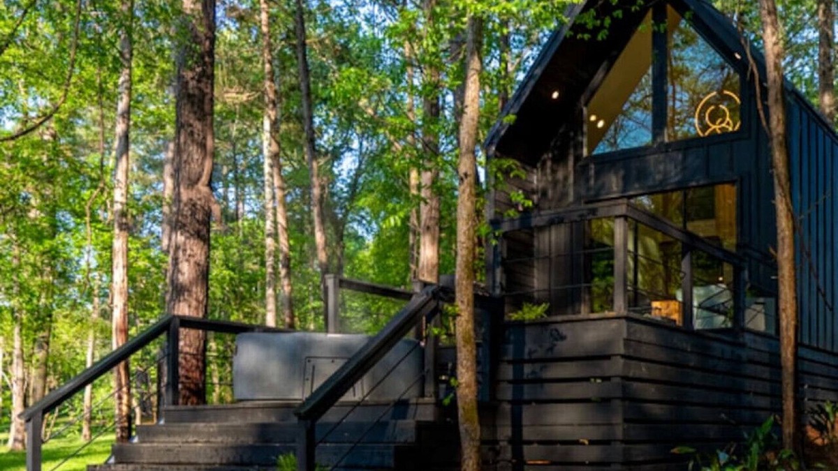 Bullard Cabin | Romantic Lakeside Retreat | Hot Tub & Fire Pit