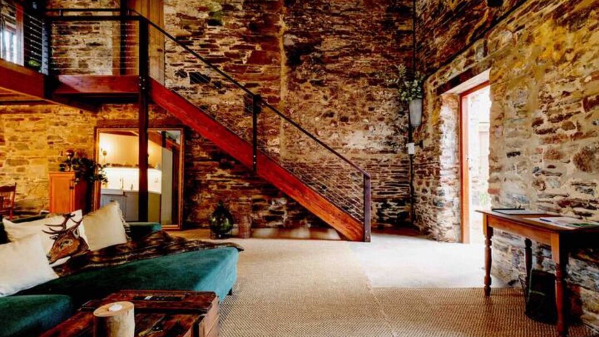 Talunga House | Romantic Loft Stays - Adelaide Hills - Randell's Mill - Tuscan Rustic