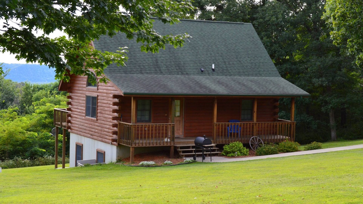 De Soto Cabin | Romantic Log Cabin Hideaway, Hot tub nestled Near the Scenic Mississippi River!
