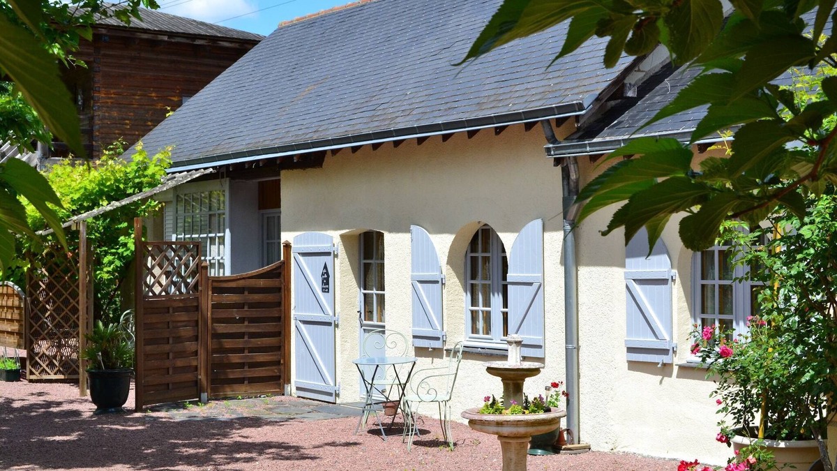 Brion House | Romantic Loire Hideaway