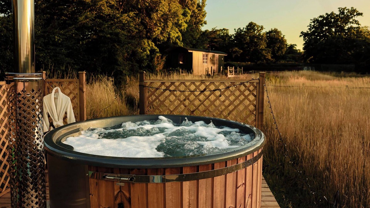 Windsor Cabin | Romantic Luxury Shepherd’s Hut (Wagon) near London & Windsor