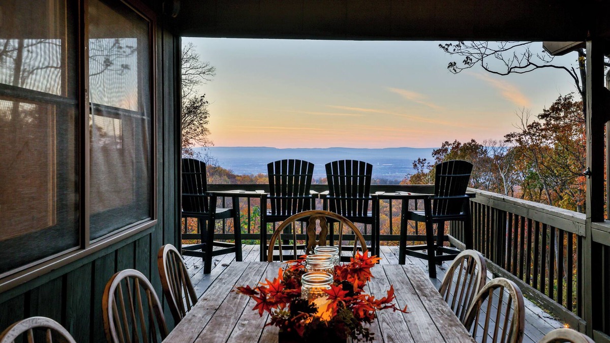 Front Royal Cabin | Romantic Mountain Cabin w/views 90 min from DC