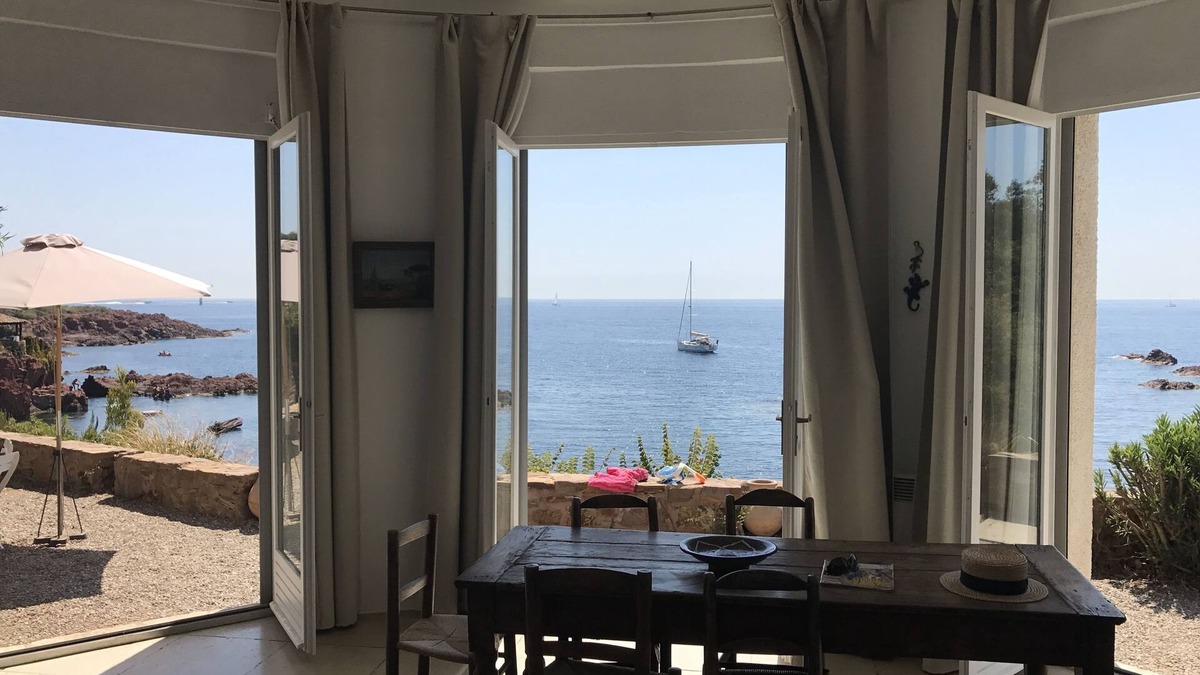 Antheor House | Romantic Provencal house 1947, waterfront on small beach.