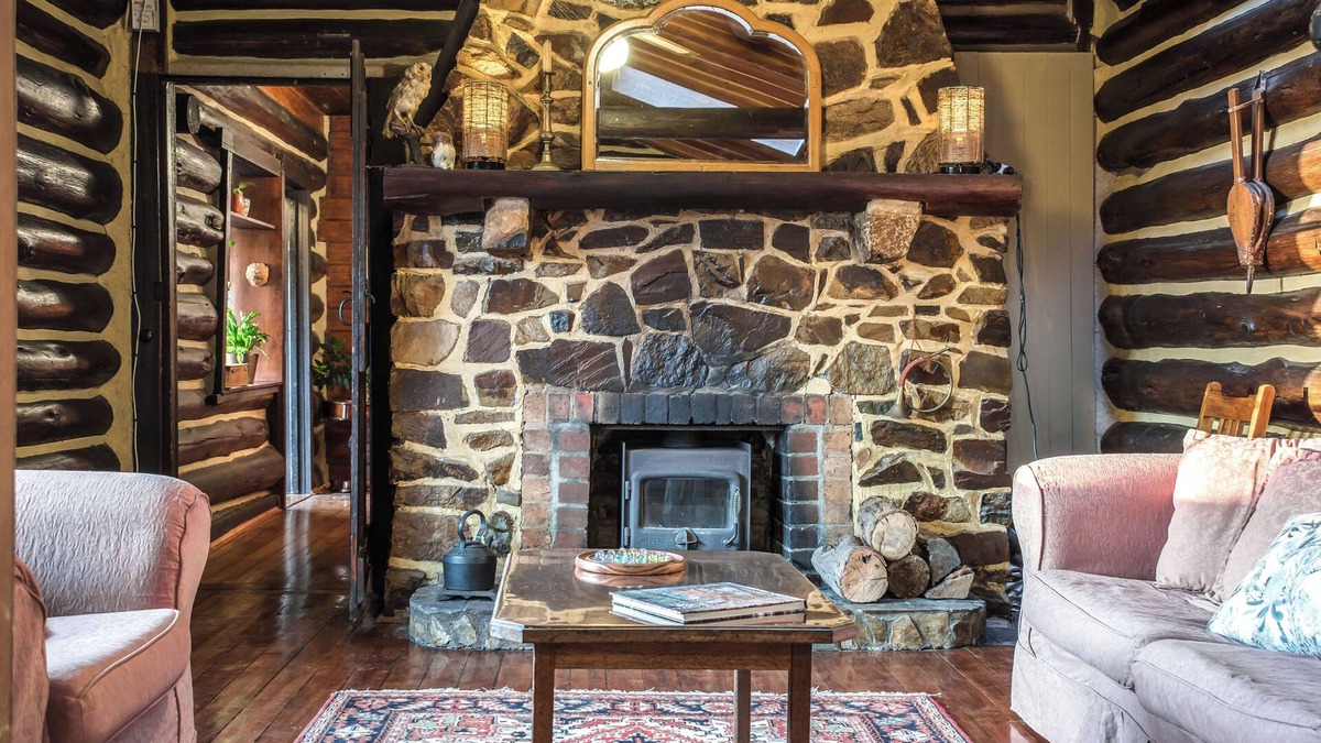 Kalorama Cabin | Romantic Retreat in the Dandenong Mountains with amazing city views