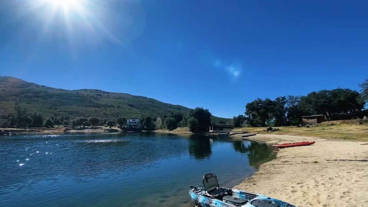 Descanso House | Romantic Retreat/private fishing lake and tennis court near Julian
