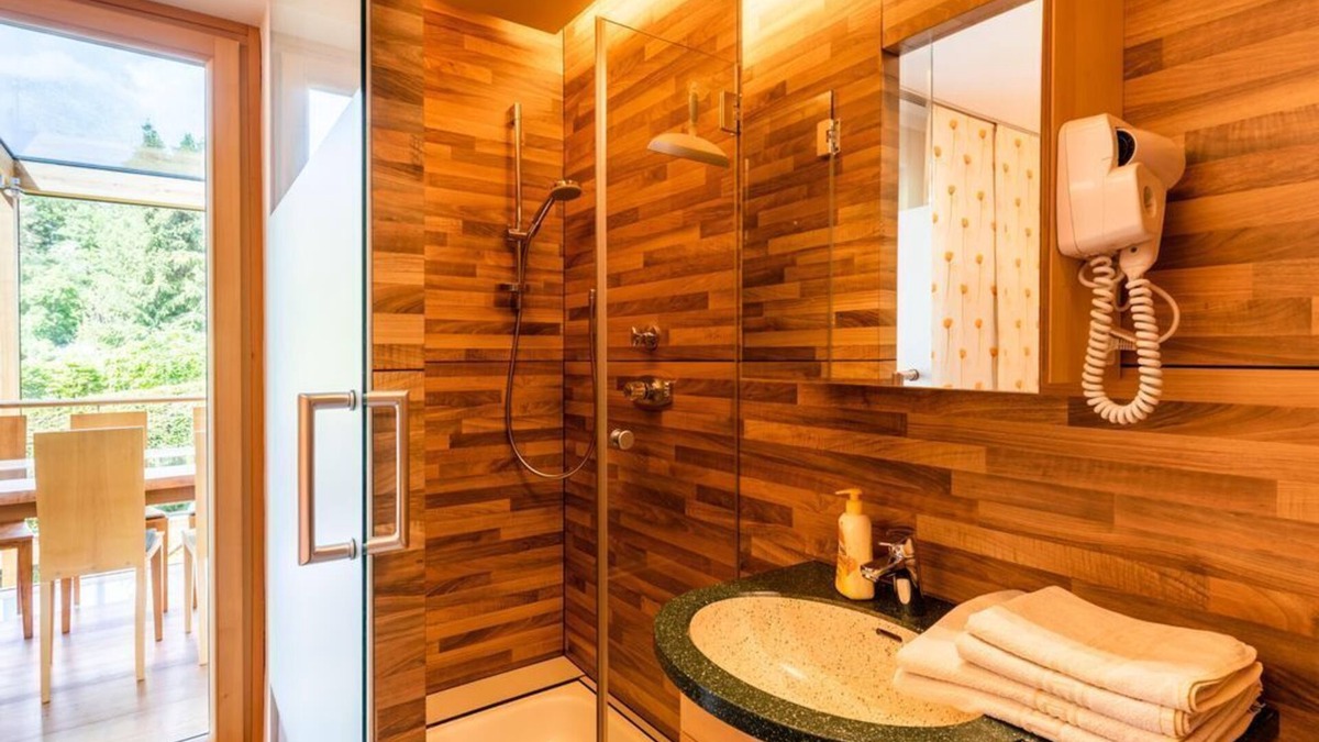 Fuschl am See Bed & Breakfast | Romantic room "Pear" with winter garden access - Haus Bergblick