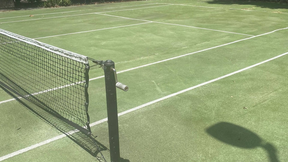 Mornington Villa | Romantic secluded villa with hot tub, tennis court and swimming pool.