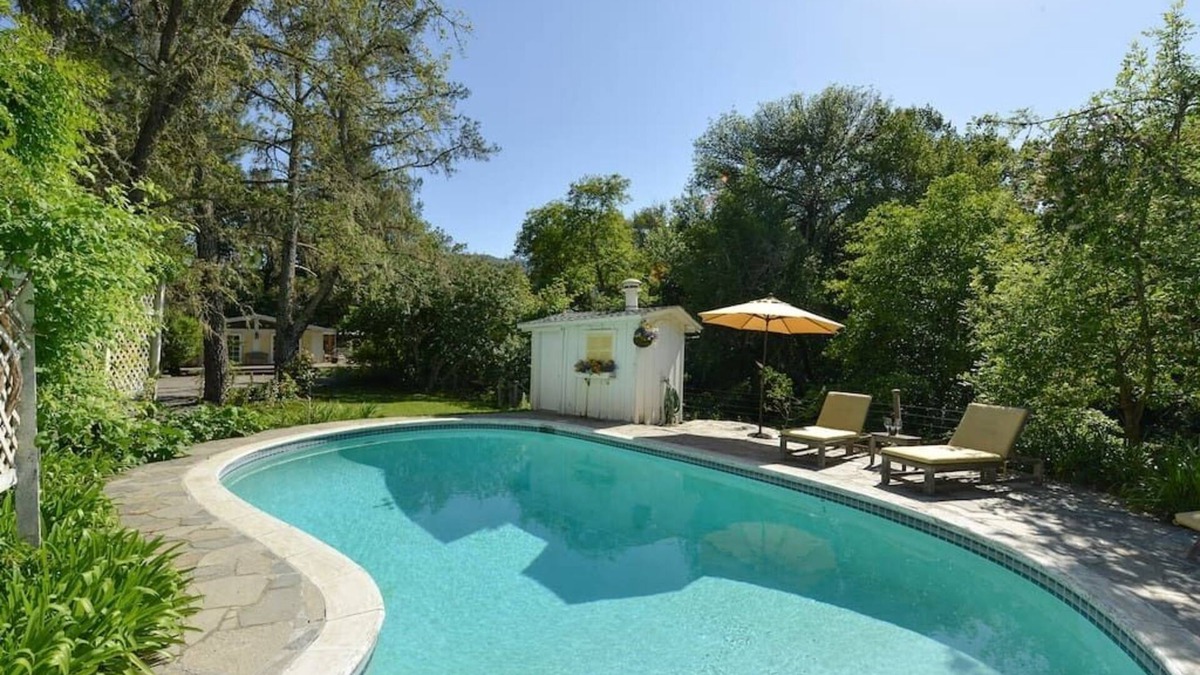 Glen Ellen Cottage | Romantic Sonoma Creek Cottage With Pool & Spa