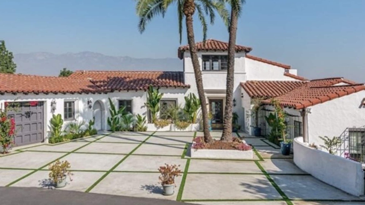 North Arroyo House | Romantic Spanish Mansion In Pasadena!