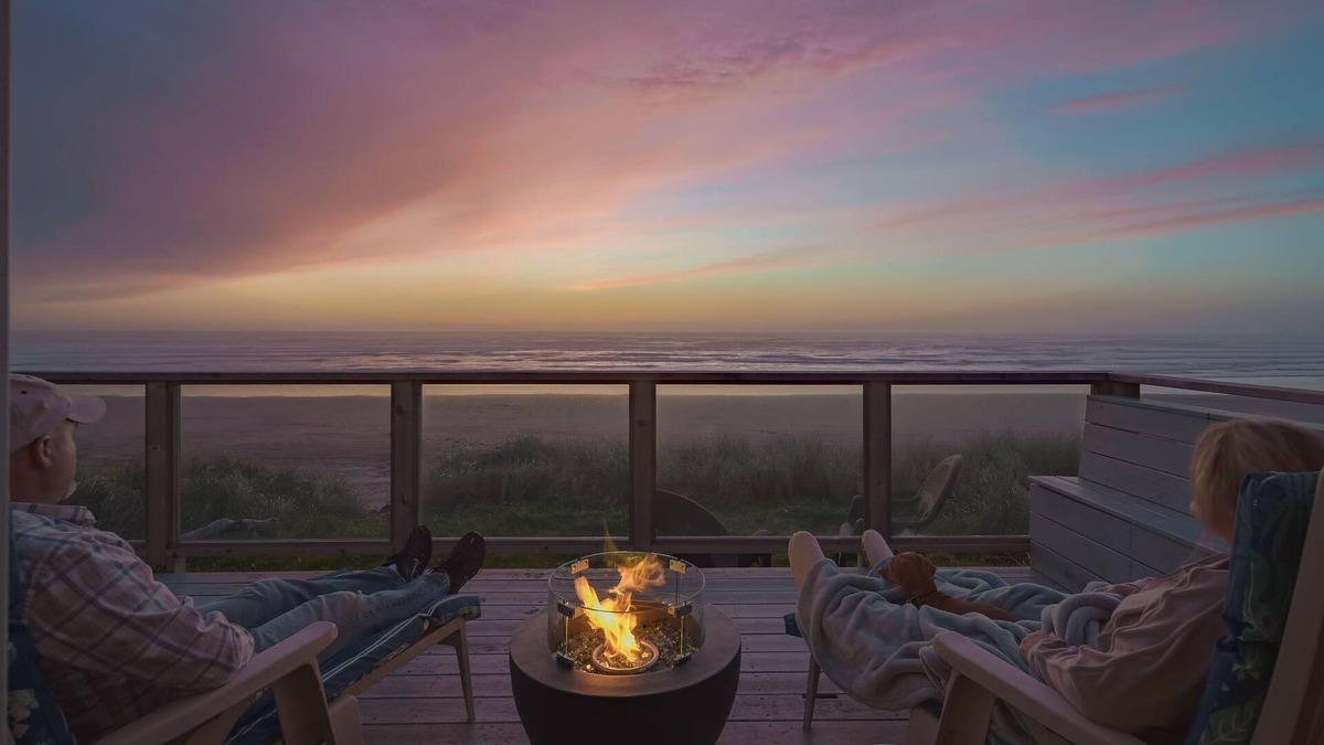 Oregon Coast Cottage | Romantic Sunset Beach Views, HotTub @pinpointstays