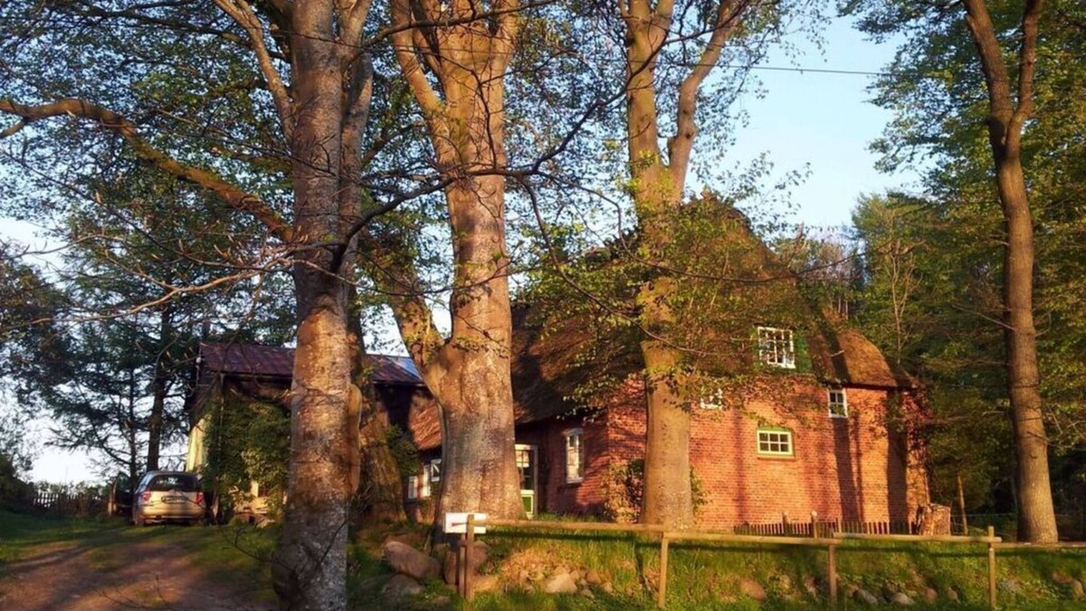 Schnarup-Thumby Apartment | Romantic thatched roof house