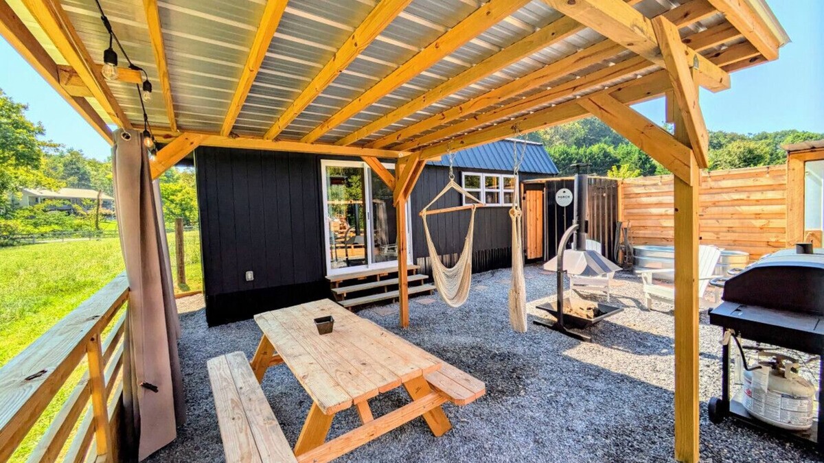 Newport House | Romantic Tiny Home in Goat Farm w King Bed Outdoor Tub Sauna