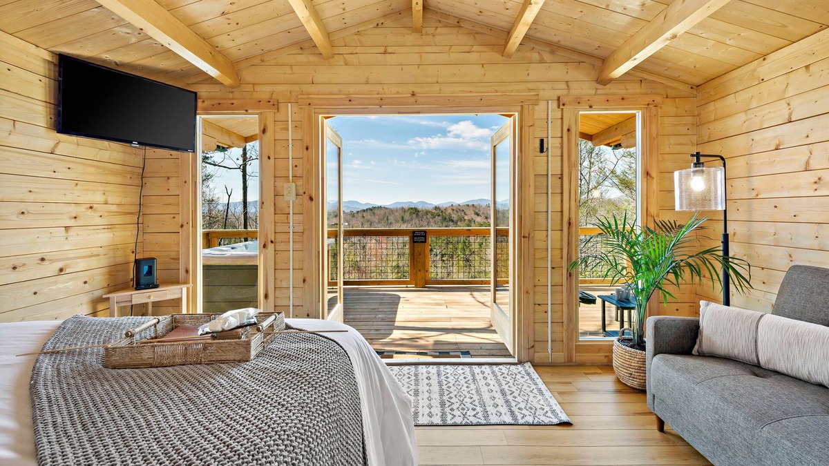 Marion Cabin | Romantic Treehouse with Hot Tub, Waterfall, Hiking, Swinging Bridge & Goats