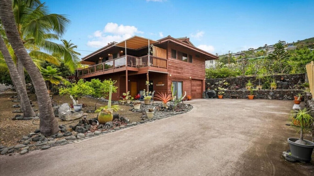 Kona Paradise Apartment | Romantic Tropical Retreat, 150 yds from the Ocean!