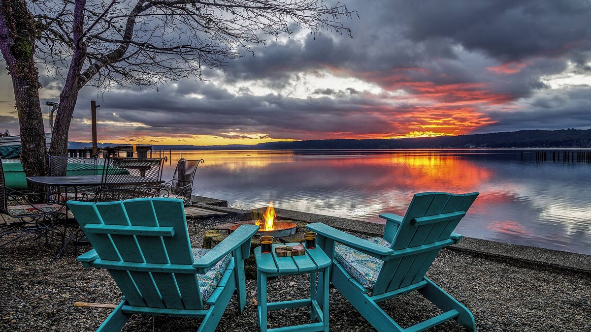 Matlock Cabin | Romantic, Updated 1940's Cabin/Pet Friendly | Waterfront | Fire Pit | Kayaks