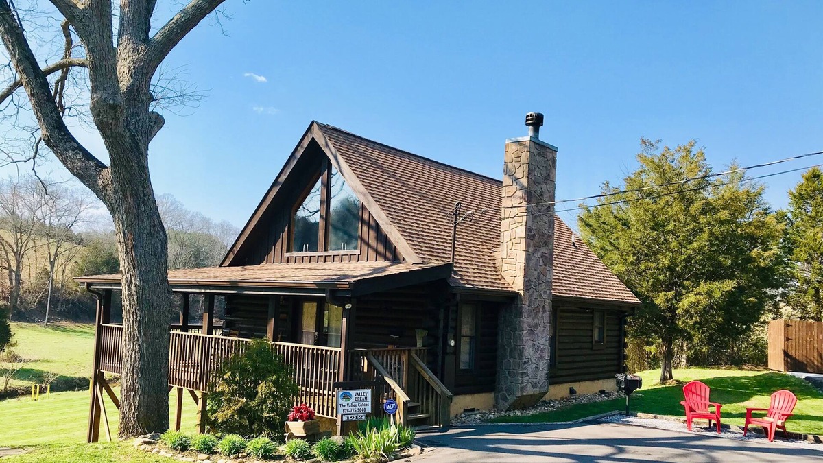 Sevierville Cabin | Romantic Valley Dream w HotTub FPit Views Privacy Sep 30-Oct 3 Book Now!