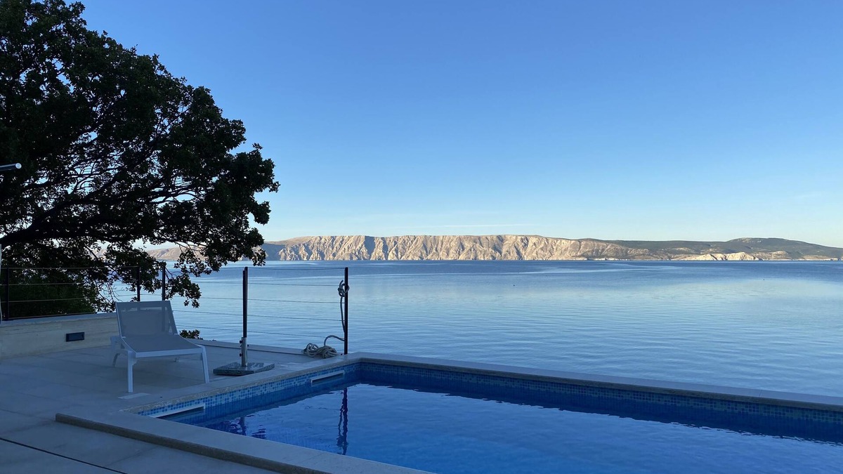 Klenovica Villa | Romantic villa right by the sea with heated private pool