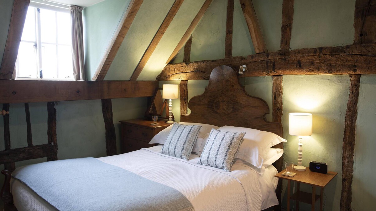 Sudbury Cottage | Romantic village hideaway for two. Great for walking and cycling.