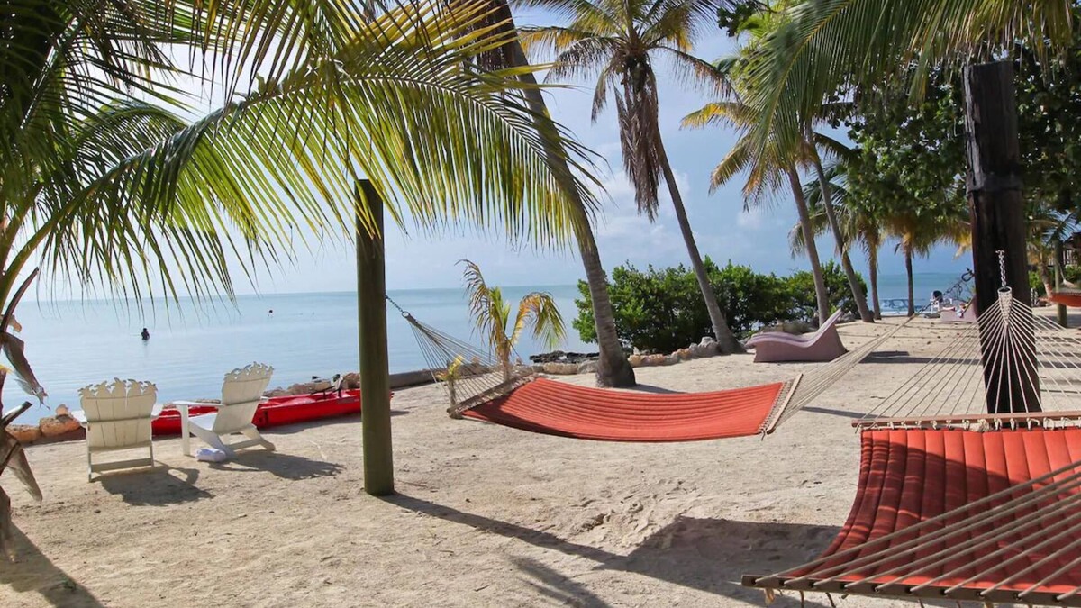 Long Key Hotel | Romantic Waterfront King: Balcony, Private Porch, Pool, Paddleboards & Beach!