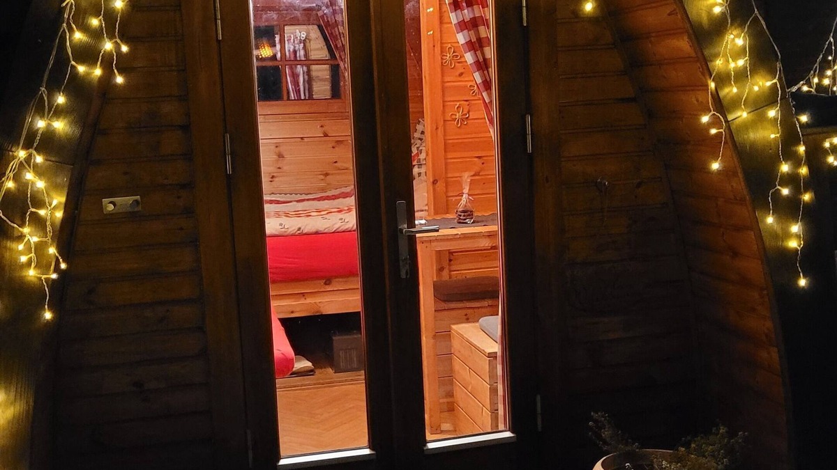 Hohenberg a.d.Eger Cabin | Romantic wooden igloo with optional outdoor whirlpool