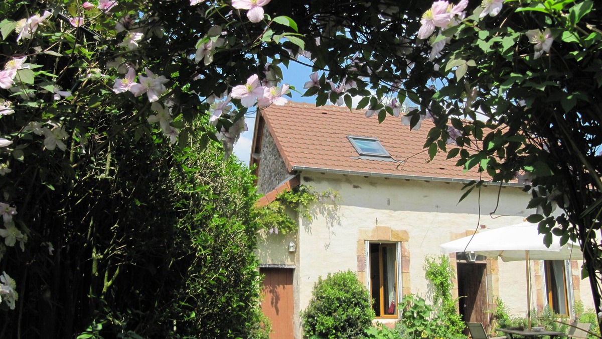 Vesdun House | Romantique charming house in quiet and beautiful heart of France