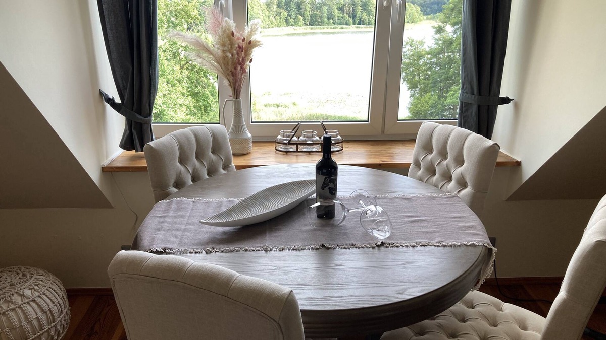 Annenwalde Apartment | Romantische Ferienwohnung mit Blick auf den Densowsee