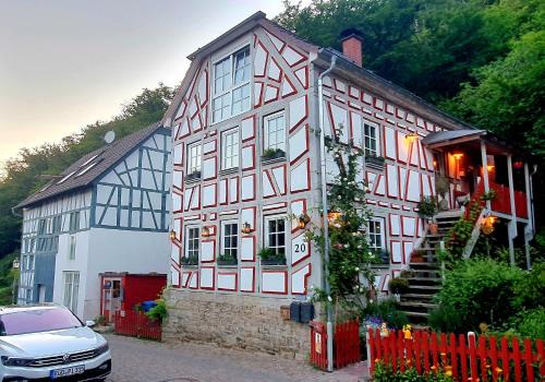 Niederauroff Apartment | Romantische Ferienwohnung Idstein