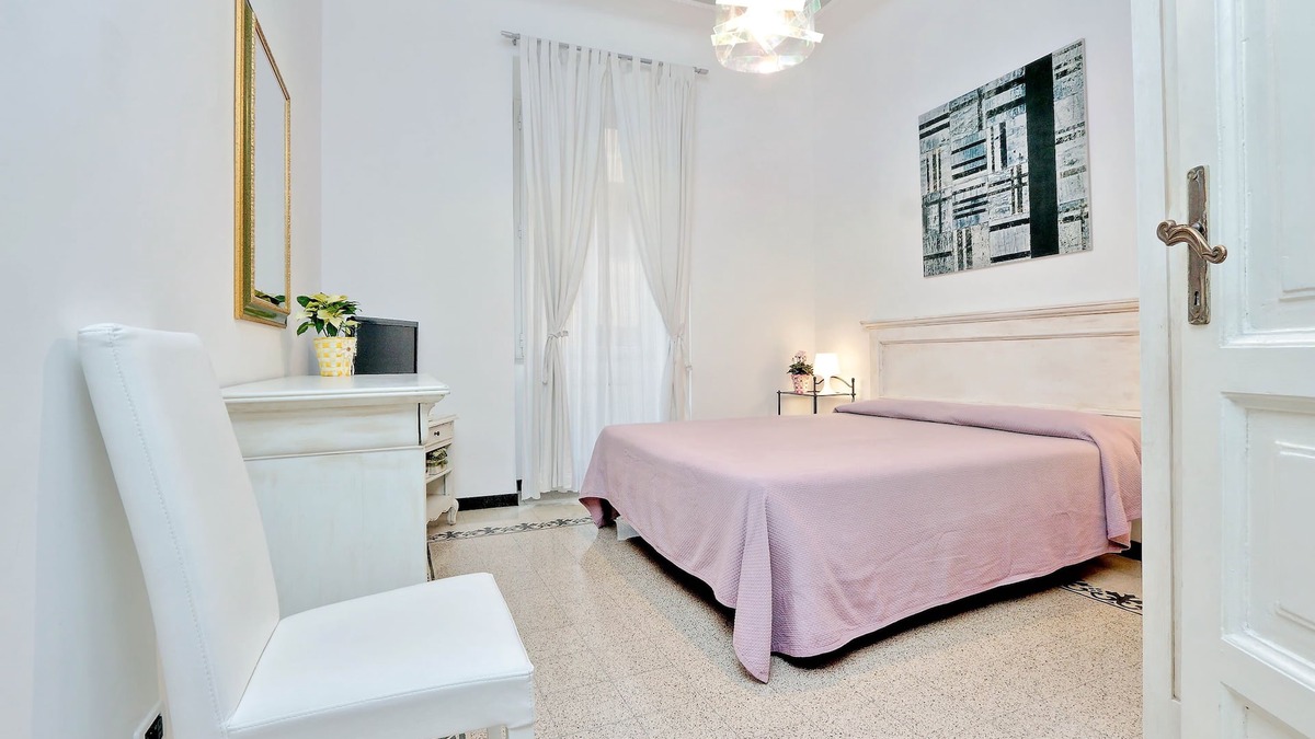 Monti Apartment | Rome Colosseum Apartment SAT TV/WI-FI Elegant 3BR/2BATHS in the Ancient Rome
