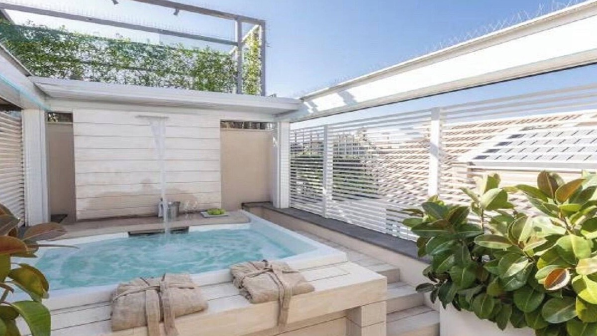 Rome City Centre Apartment | "Rome's Luxury Penthouse: Views, Jacuzzis, and Unbeatable Location"