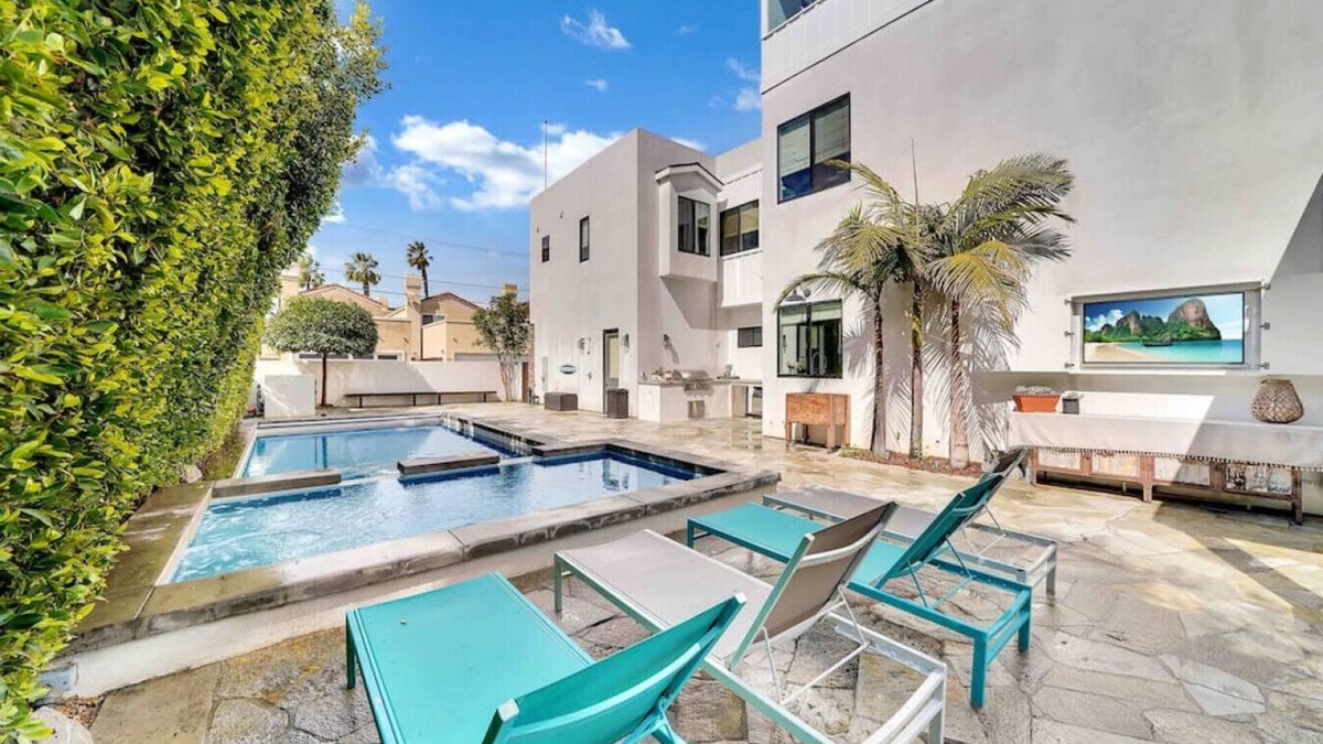Huntington Beach House | Rooftop Air Show Viewing/2 min walk to beach/private pool