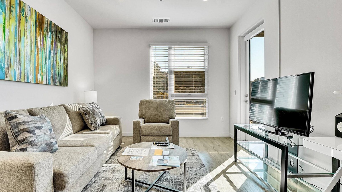 Mission Valley Apartment | Rooftop Deck w/Mission Valley Views! Free Parking