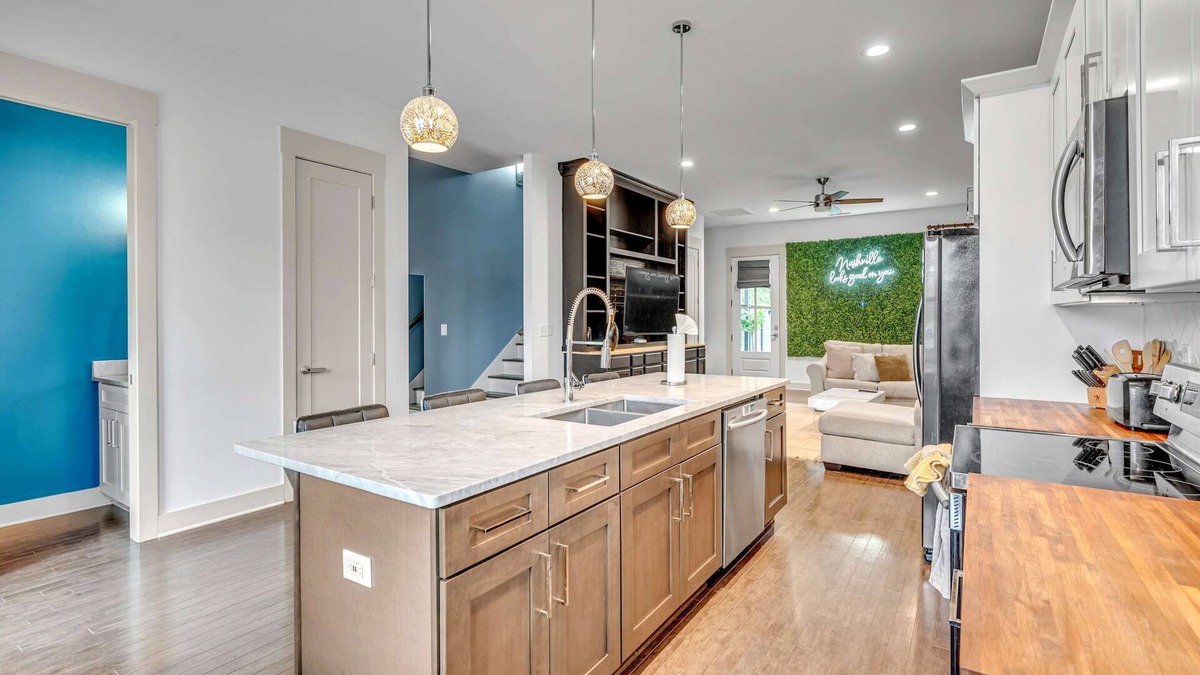 Haynes Area House | Rooftop Large Backyard Fire Pit Near Downtown Nashville