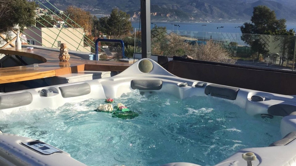Nees Pagases Apartment | Rooftop Loft With Jacuzzi