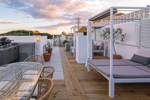Sitio de Calahonda Apartment | Rooftop oasis at Ocean Point Calahonda - just few steps away from the beach, restaurants & shops
