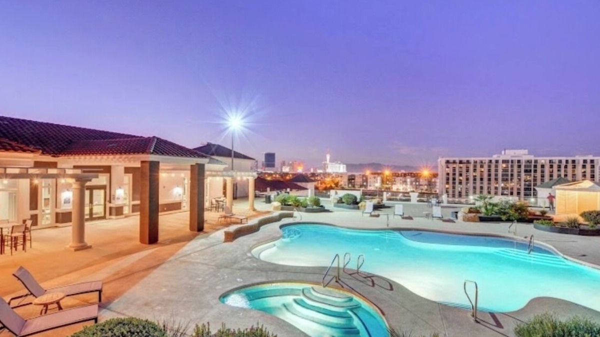 Winchester Condo | Rooftop pool with outstanding strip views including sphere & Free cabanas