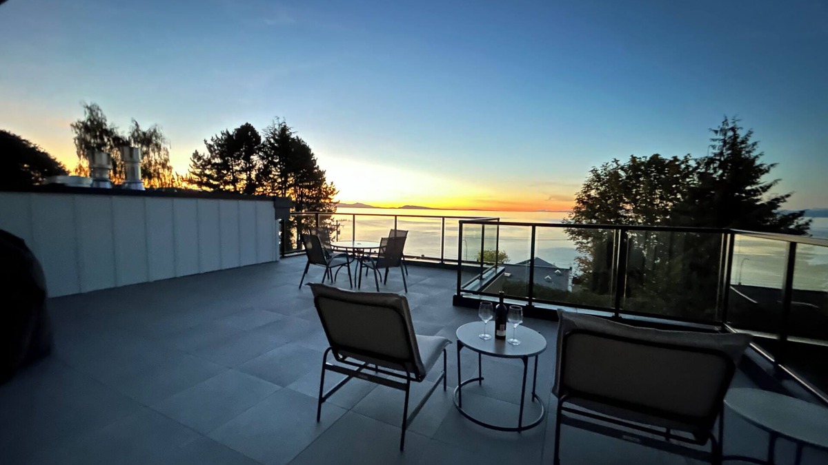Regional District of Nanaimo Apartment | Rooftop Suite with Spectacular Oceanview!