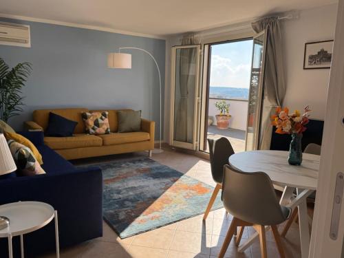 Tuscolano Apartment | Rooftop via Appia Nuova, Roma