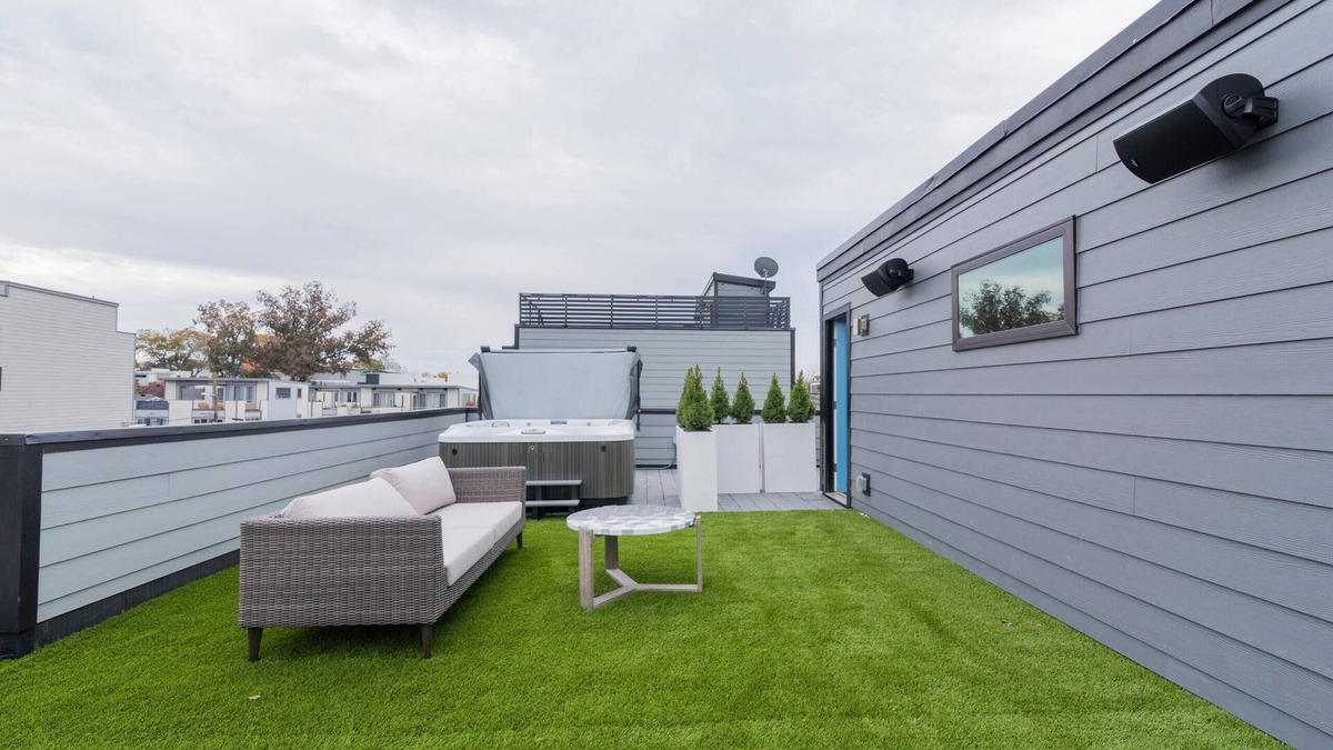 Third Ward House | Rooftop Views & Hot Tub, Walk to BofA Stadium, Uptown Lux