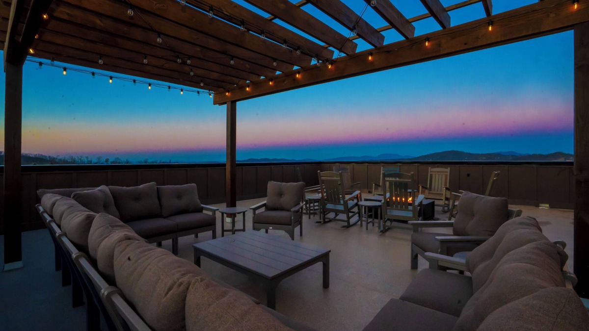 Chalet Village North Cabin | RoofTSumLo: Views! POOL, Sky Lounge/Deck, Theater, Games, HotTub, Wifi, Fire Pit