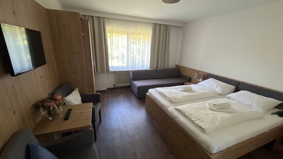 Obsteig Bed & Breakfast | Room 06/3bed without balcony - Pension Alpina