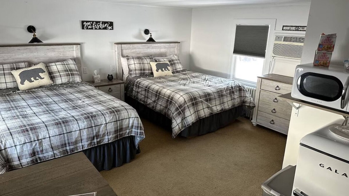 Schroon Lake Hotel | Room 107 two queen beds
