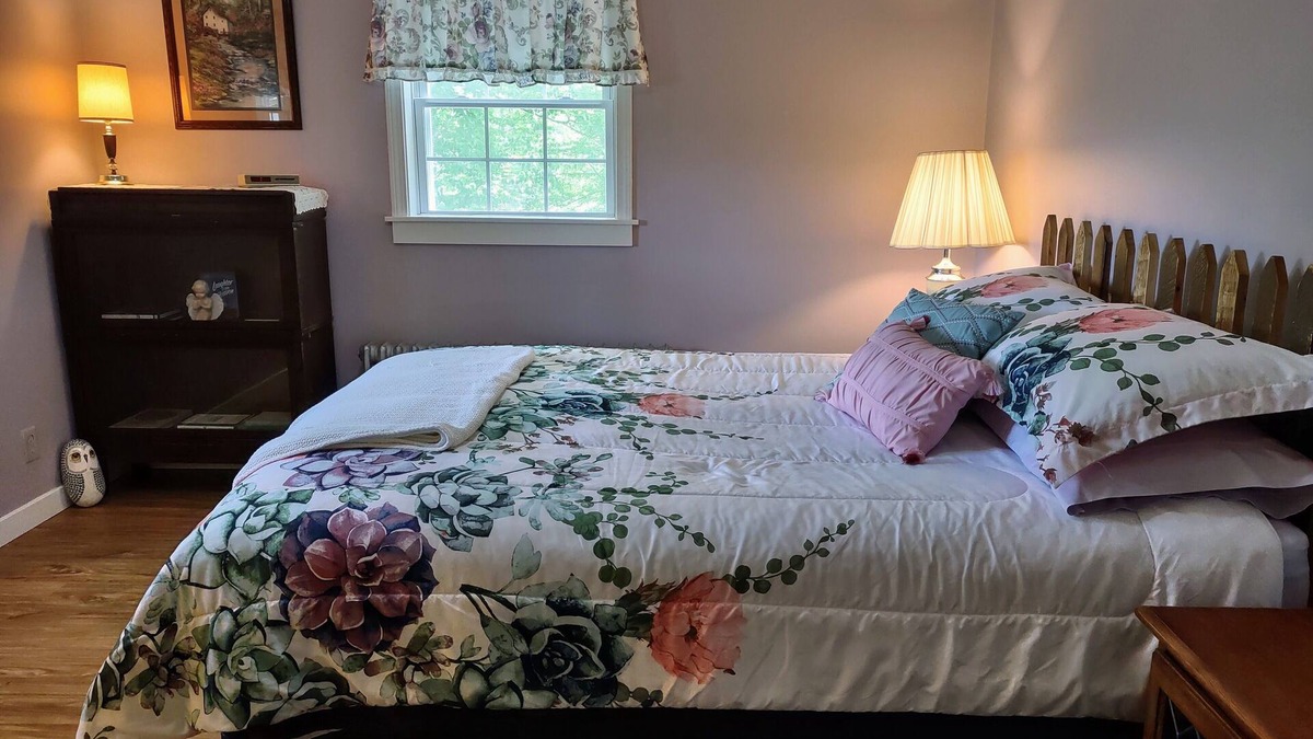New Sweden House | Room #2 Quiet Getaway at Fellowship Farm