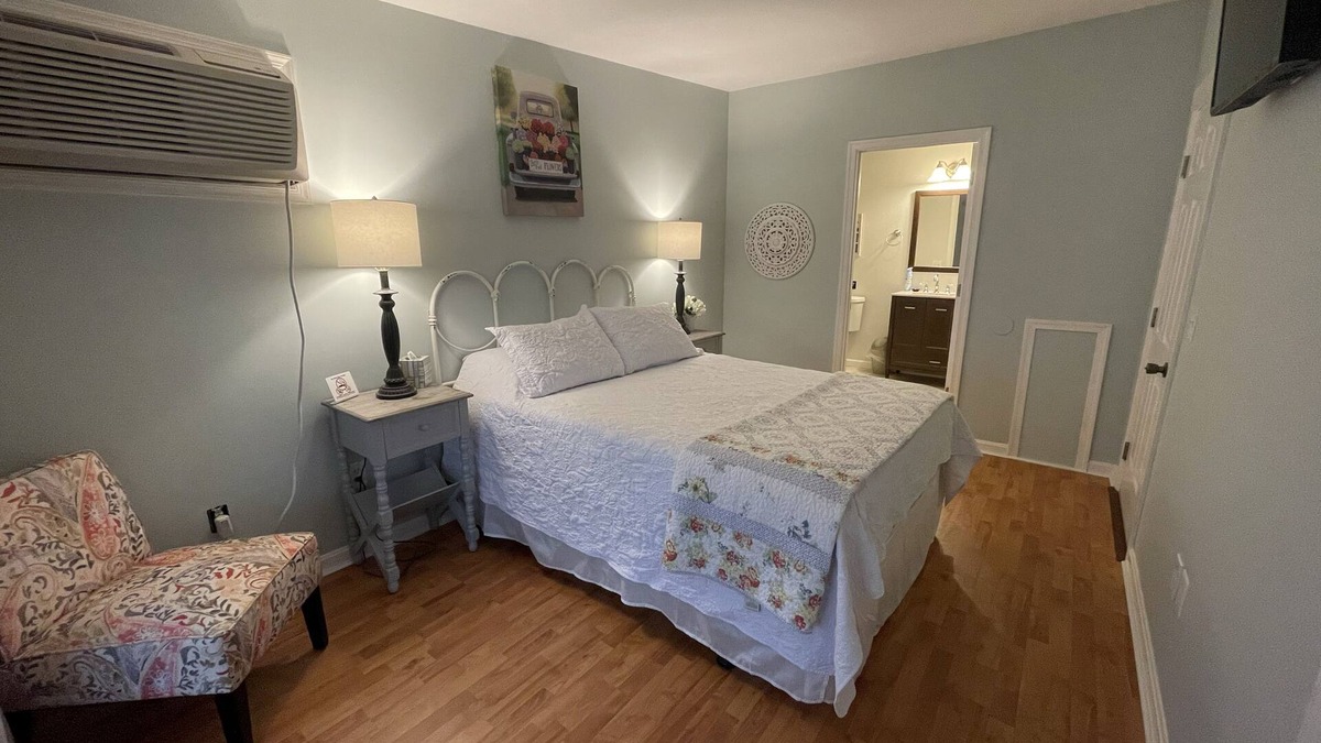 Frankford Bed & Breakfast | Room 2 - The Inn at Dirickson Creek