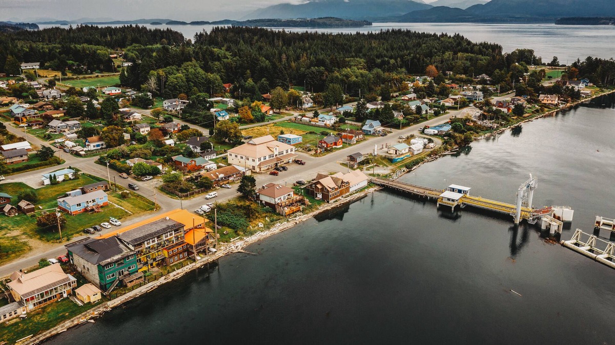 Sointula House | Room 202- Oceanfront room with balcony and two queen beds