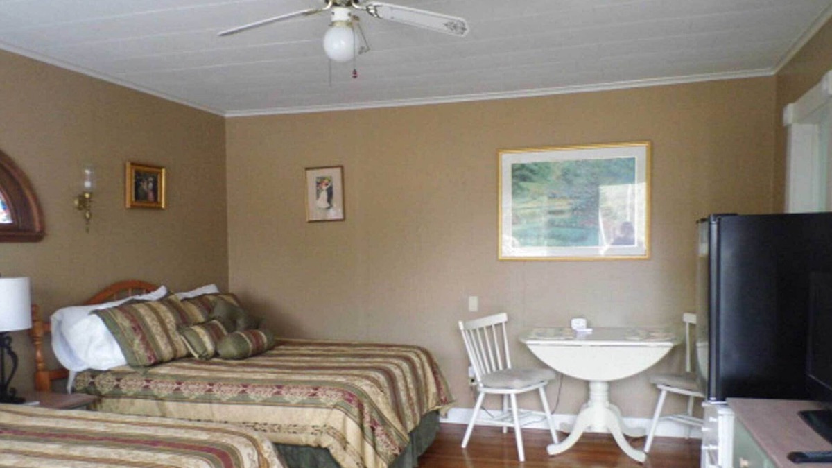 Otter Creek Apartment | Room 3 at Otter Creek Inn