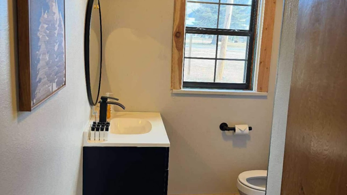 Eagle Nest Cabin | Room 5: Mountain Retreat 15 Minutes to Red River/Angel Fire