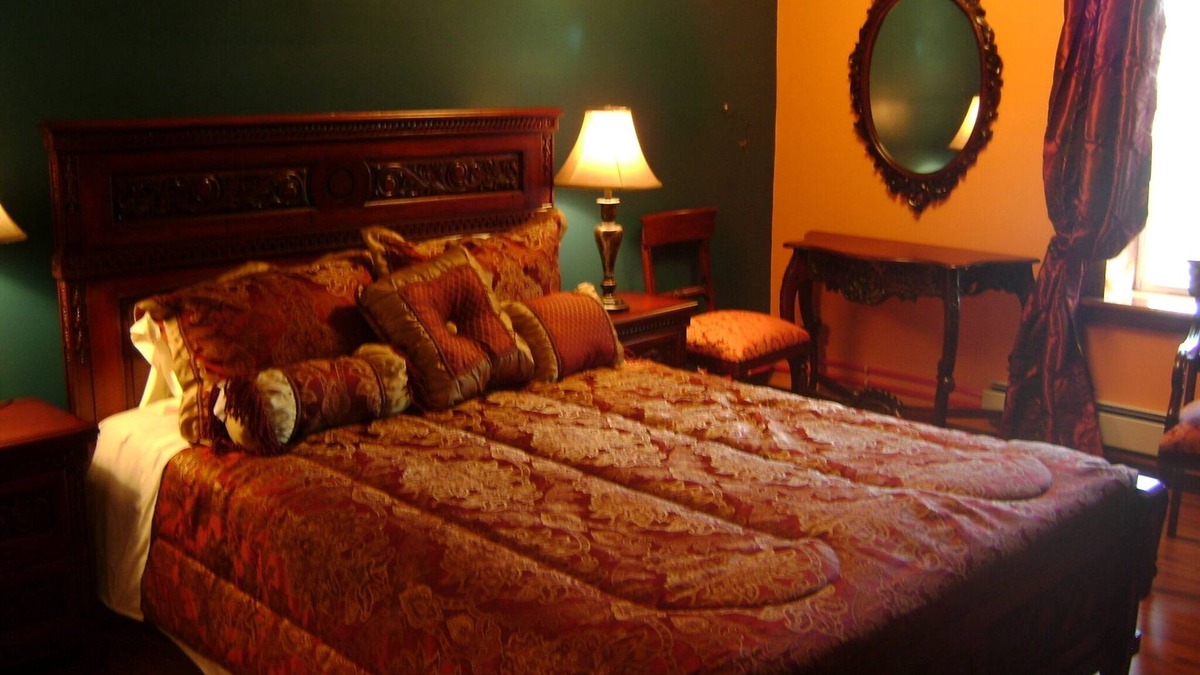 Fort Plain Bed & Breakfast | Room #6 We are only 30 min. away from "BASEBALL HALL OF FAME" in Coopers Town .