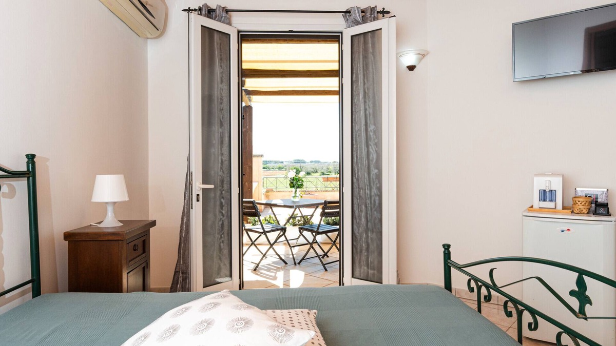 Cocumola Apartment | Room 'Angeli Nel Salento - Room 6' with Private Terrace, Wi-Fi and Air Conditioning