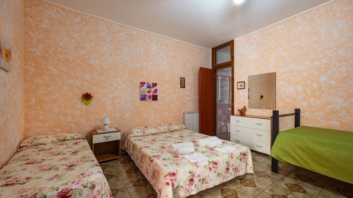 Ficarra Apartment | Room 'Appartamento 1 - Stanza 12' with Shared Terrace, Wi-Fi and Air Conditioning